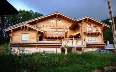 Location La Plagne : Au milieu :la façade de l'édelweiss l'été