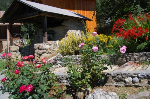 Location Samoens : Le Jardin et le four à pain