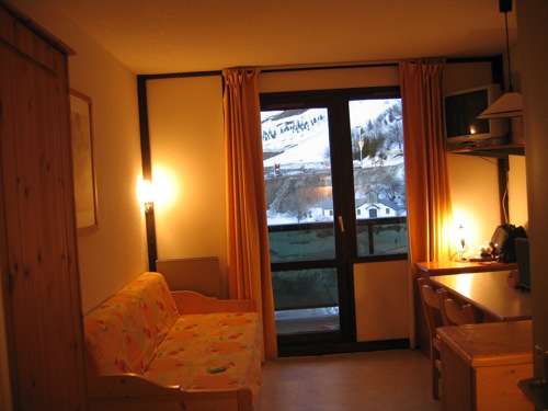 Location Chamrousse : Pi�ce � vivre avec coin salon et coin repas