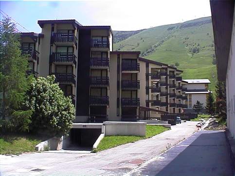 Location Les 2 Alpes : fa�ade ouest entr�e