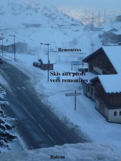 Location Tignes : accès remontées (vue du balcon)