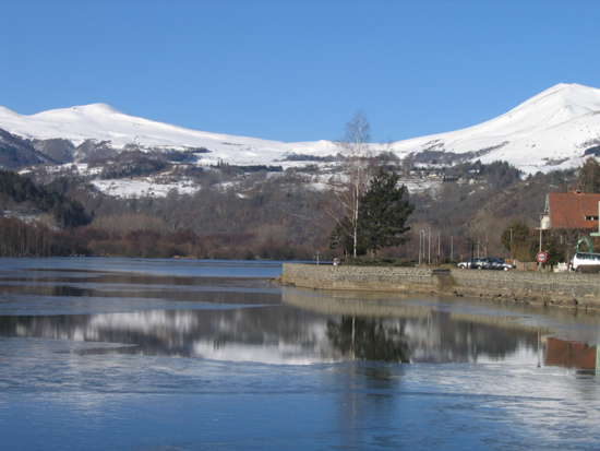 Location Besse-Super-Besse : Le Massif du Sancy vu de la location