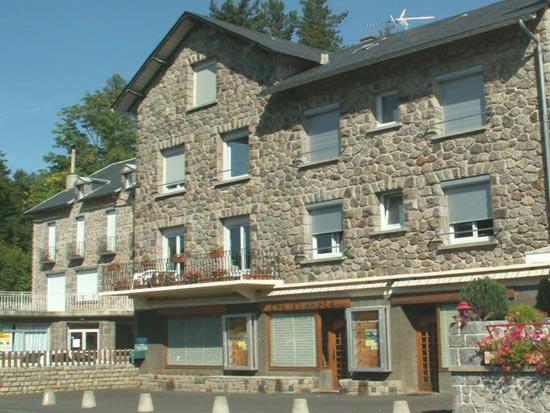 Location Besse-Super-Besse : Location vue de face