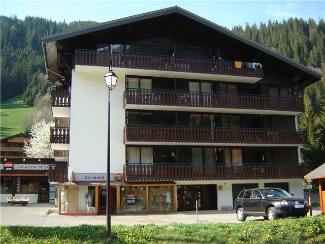 Location Chatel : vue du chalet, au 1er au-dessus entrée. avec ascen