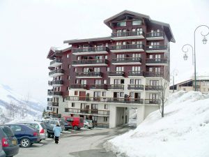 Location Les Ménuires : La façade de l'immeuble