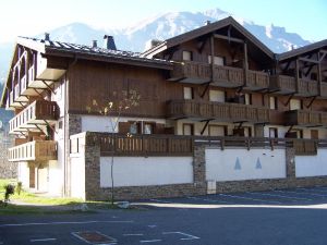 Location Les Contamines-Montjoie : Vue sur le côté exposé au Sud-Est (la terrasse est
