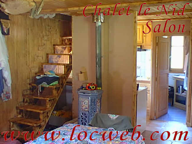 Location Morzine : Le salon et le fourneau à bois